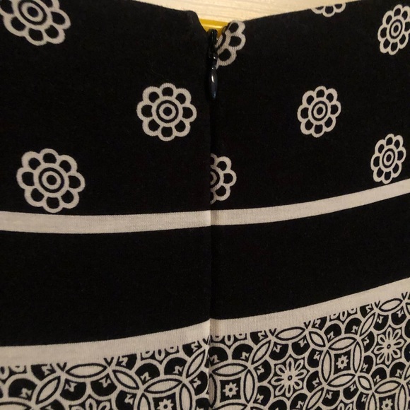 Ladies dress - Picture 3 of 7